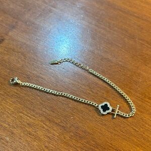 Elegant Gold and Black Clover Bracelet